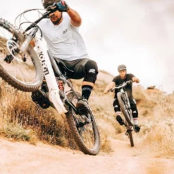 Genouillère Racer Motion Noir -VTT Petitprix genouillere racer motion noir 3